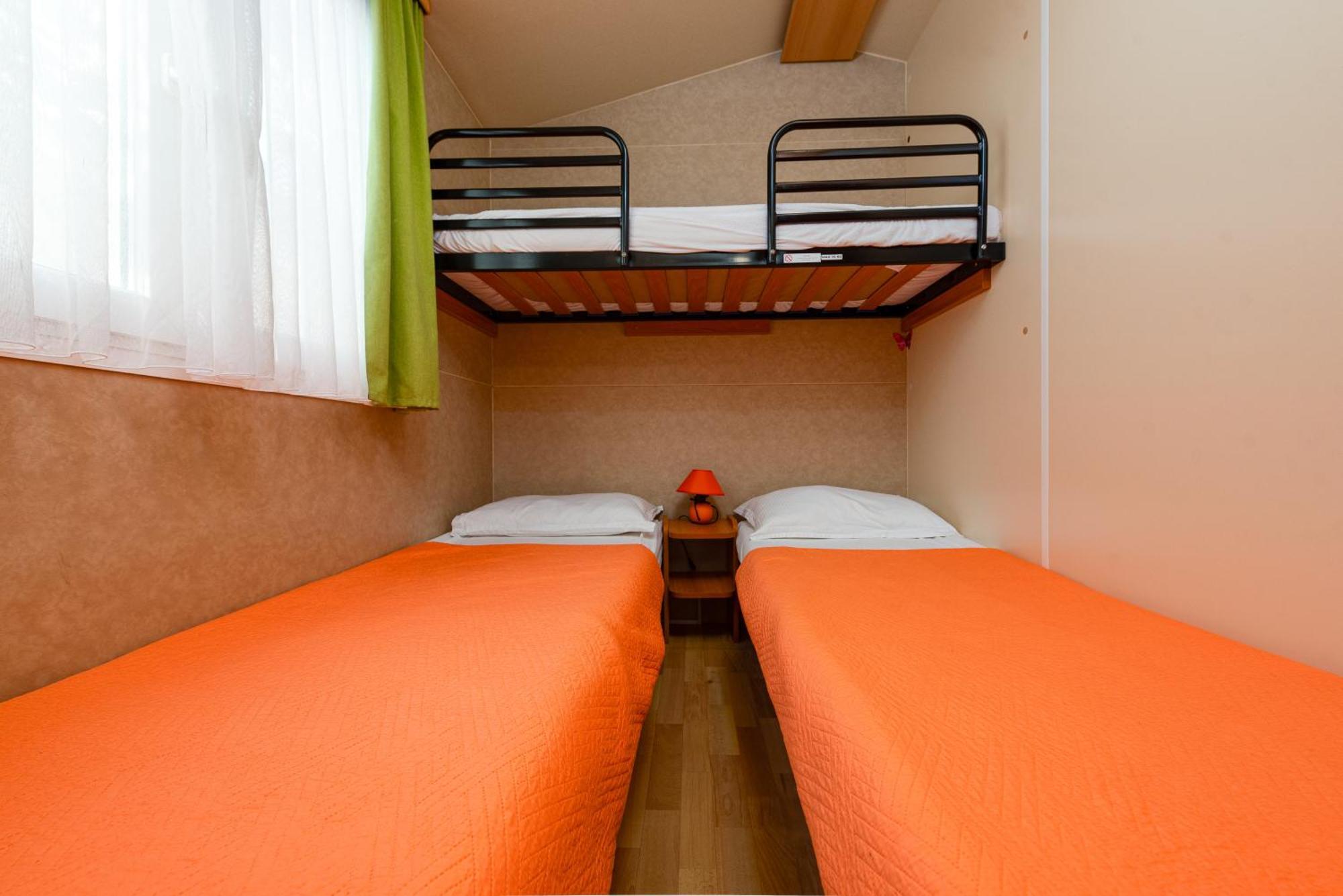 Camp Mrkva Mobile Homes With Pool Sukošan Extérieur photo