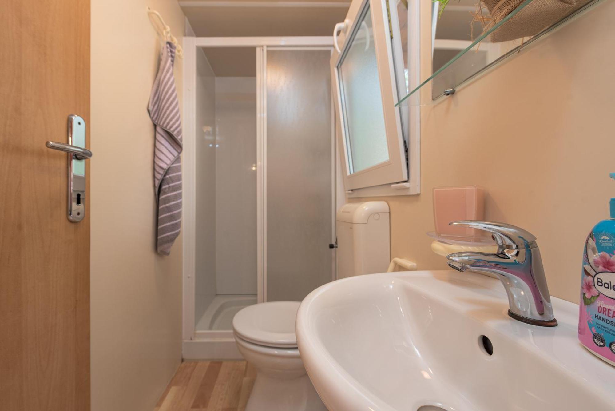 Camp Mrkva Mobile Homes With Pool Sukošan Chambre photo